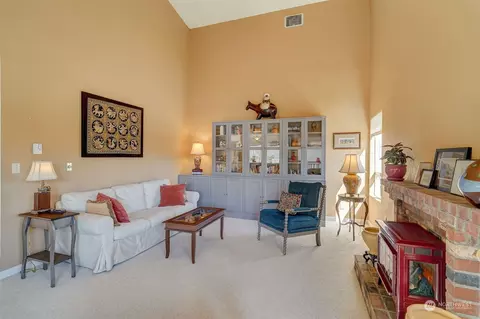 Living - 1906 Colby Ave #6, Everett, WA 98201 photo 2 of 5
