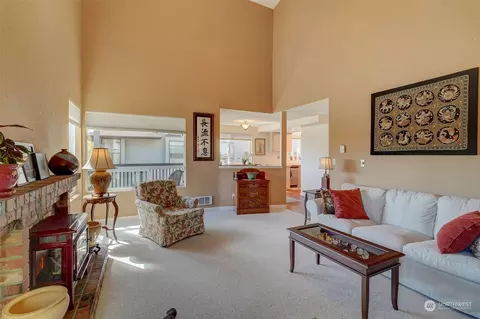 Living - 1906 Colby Ave #6, Everett, WA 98201 photo 3 of 5