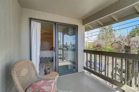 Exterior - 1906 Colby Ave #6, Everett, WA 98201 photo 6 of 8