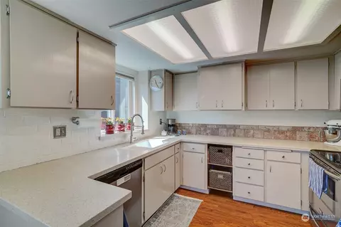 Kitchen - 1906 Colby Ave #6, Everett, WA 98201 photo 1 of 2