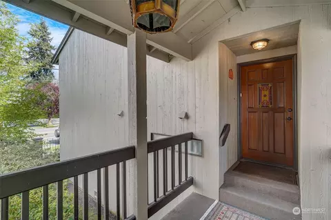 Exterior - 1906 Colby Ave #6, Everett, WA 98201 photo 4 of 8