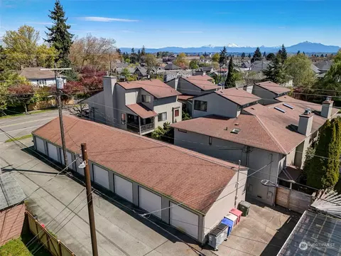 View/Area - 1906 Colby Ave #6, Everett, WA 98201 photo 2 of 7
