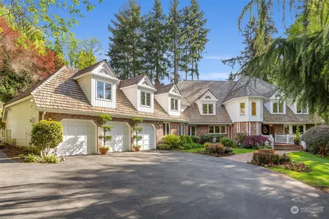 11901 NE 36th Pl, Bellevue, WA 98005