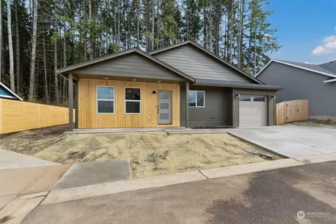 3004 Orange Ct, Winlock, WA 98596