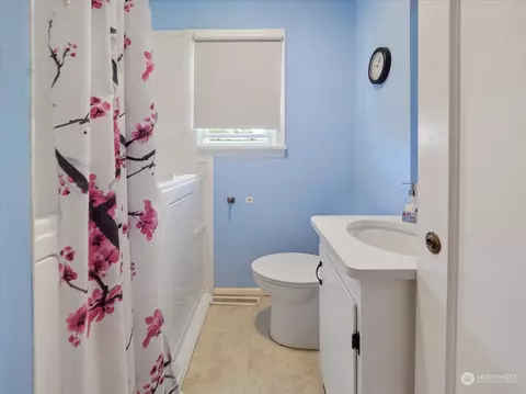 Bath - 43406 228th Ave SE, Enumclaw, WA 98022 photo 1 of 1