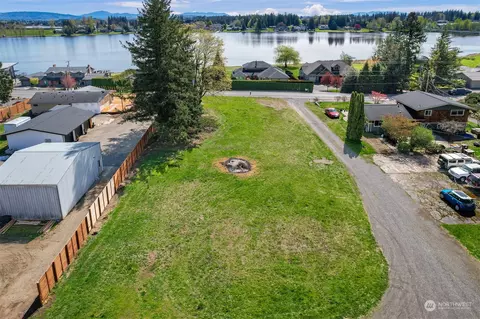 206 E Wiser Lake Rd, Lynden, WA 98264