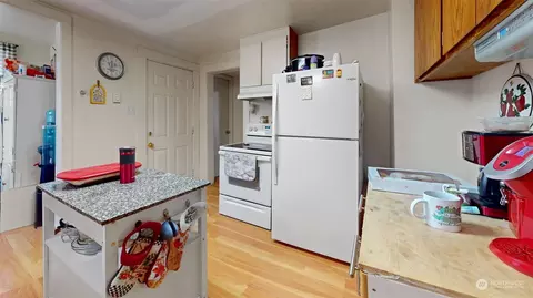 Kitchen - 2120 Madison St, Everett, WA 98203 photo 1 of 4