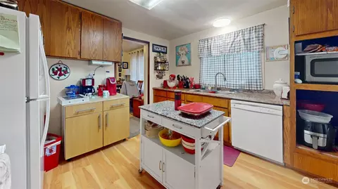 Kitchen - 2120 Madison St, Everett, WA 98203 photo 2 of 4