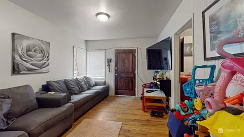 Living - 2120 Madison St, Everett, WA 98203 photo 2 of 3