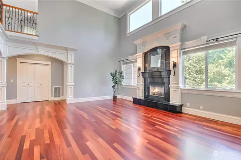 Living - 11407 53rd Ave SE, Everett, WA 98208 photo 3 of 4