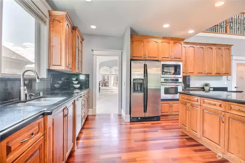 Kitchen - 11407 53rd Ave SE, Everett, WA 98208 photo 4 of 5
