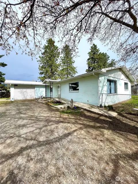 952 1st Ave S, Okanogan, WA 98840