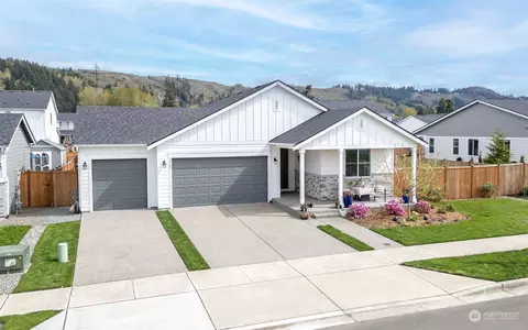 5703 157th Avenue Ct E, Sumner, WA 98390