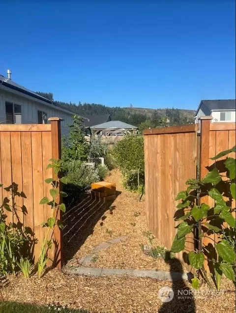 Exterior - 5703 157th Avenue Ct E, Sumner, WA 98390 photo 10 of 11