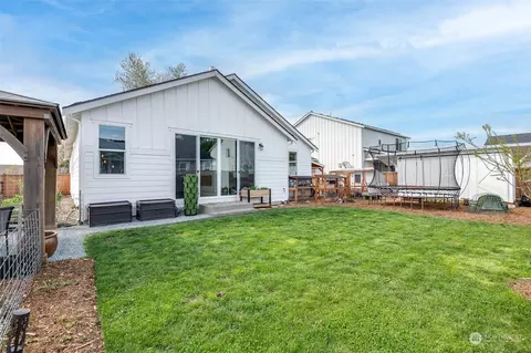 Exterior - 5703 157th Avenue Ct E, Sumner, WA 98390 photo 4 of 11
