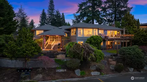 Exterior - 238 Skyline Dr, Edmonds, WA 98020 photo 3 of 7