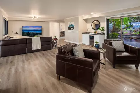 Living - 238 Skyline Dr, Edmonds, WA 98020 photo 9 of 11
