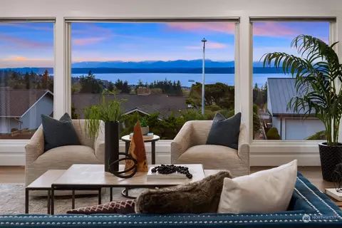 Living - 238 Skyline Dr, Edmonds, WA 98020 photo 2 of 11