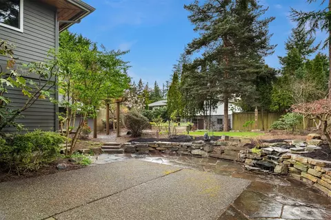 Exterior - 238 Skyline Dr, Edmonds, WA 98020 photo 5 of 7