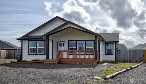 995 Alida Ct SE, Ocean Shores, WA 98569