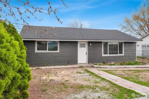 768 S Fairbanks Dr, Moses Lake, WA 98837