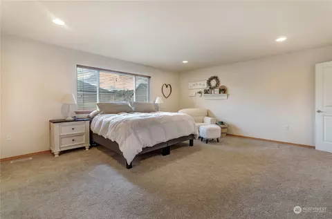 Bedroom - 1517 Daffodil Ave NE, Orting, WA 98360 photo 3 of 7