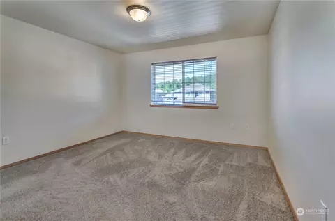 Bedroom - 1517 Daffodil Ave NE, Orting, WA 98360 photo 7 of 7