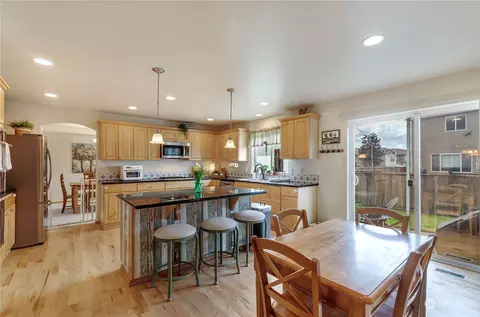 Kitchen - 1517 Daffodil Ave NE, Orting, WA 98360 photo 4 of 5