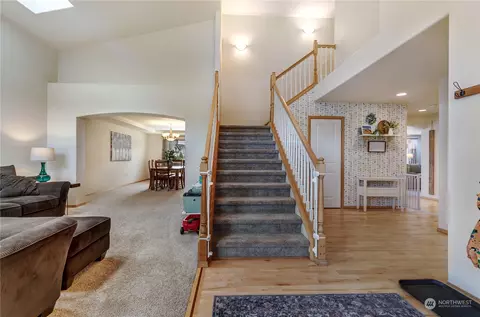 Entry Way - 1517 Daffodil Ave NE, Orting, WA 98360 photo 2 of 5