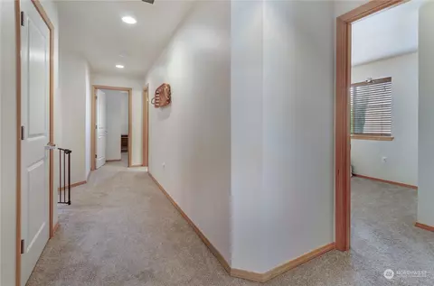 Entry Way - 1517 Daffodil Ave NE, Orting, WA 98360 photo 5 of 5
