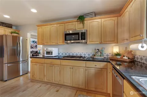 Kitchen - 1517 Daffodil Ave NE, Orting, WA 98360 photo 3 of 5