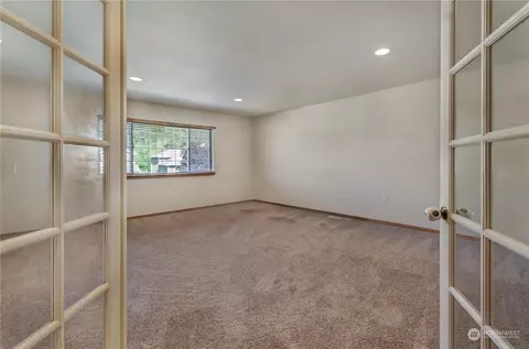 Living - 1517 Daffodil Ave NE, Orting, WA 98360 photo 6 of 8