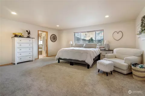 Bedroom - 1517 Daffodil Ave NE, Orting, WA 98360 photo 1 of 7