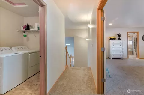 Entry Way - 1517 Daffodil Ave NE, Orting, WA 98360 photo 4 of 5