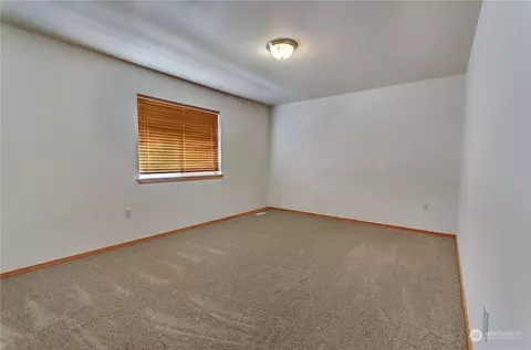 Bedroom - 1517 Daffodil Ave NE, Orting, WA 98360 photo 5 of 7