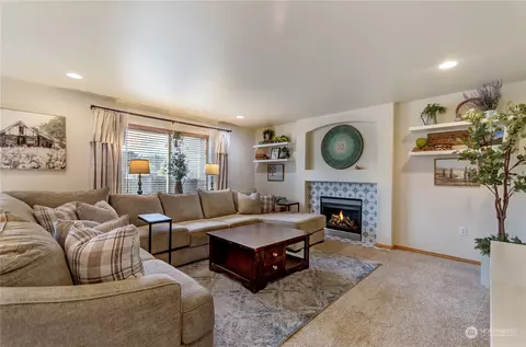 Living - 1517 Daffodil Ave NE, Orting, WA 98360 photo 2 of 8