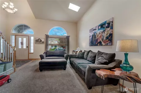 Living - 1517 Daffodil Ave NE, Orting, WA 98360 photo 1 of 8