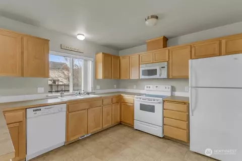 213 Kendall St NE, Orting, WA 98360 photo 11