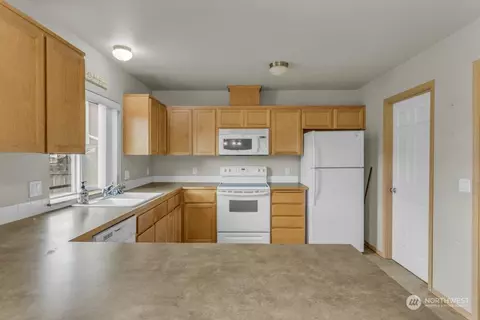 213 Kendall St NE, Orting, WA 98360 photo 13