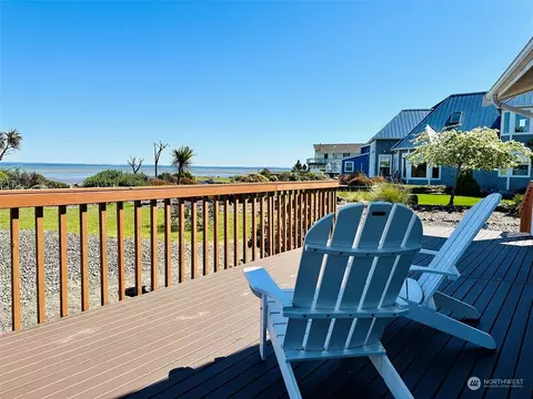 580 Chinook Ave SE, Ocean Shores, WA 98569