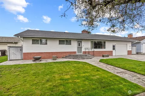 2902 Magnolia St, Longview, WA 98632
