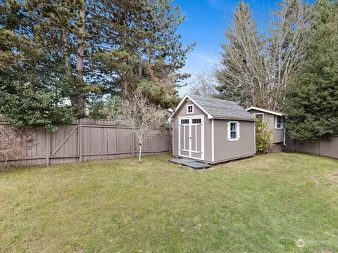 Exterior - 22210 W 2nd Ave, Bothell, WA 98021 photo 6 of 10