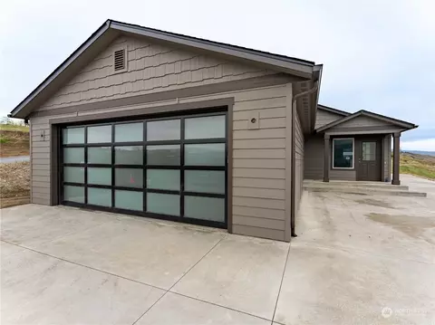 2366 S Skyline Ln, East Wenatchee, WA 98802