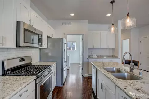 Kitchen - 225 N Cabot Rd #A, Everett, WA 98203 photo 3 of 5