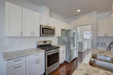Kitchen - 225 N Cabot Rd #A, Everett, WA 98203 photo 4 of 5