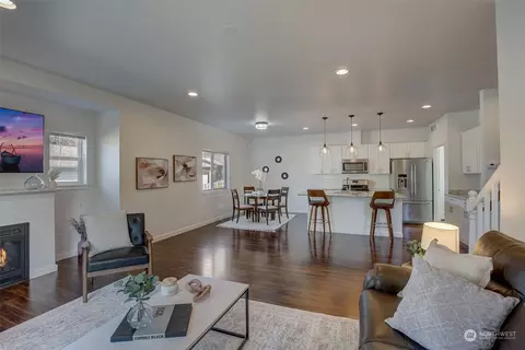 Living - 225 N Cabot Rd #A, Everett, WA 98203 photo 3 of 4