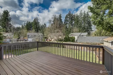 Exterior - 225 N Cabot Rd #A, Everett, WA 98203 photo 3 of 5