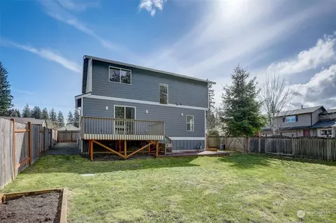 Exterior - 225 N Cabot Rd #A, Everett, WA 98203 photo 5 of 5