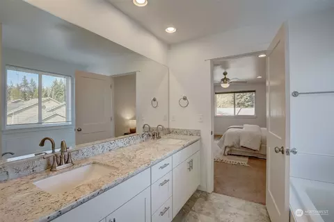 Bath - 225 N Cabot Rd #A, Everett, WA 98203 photo 3 of 4