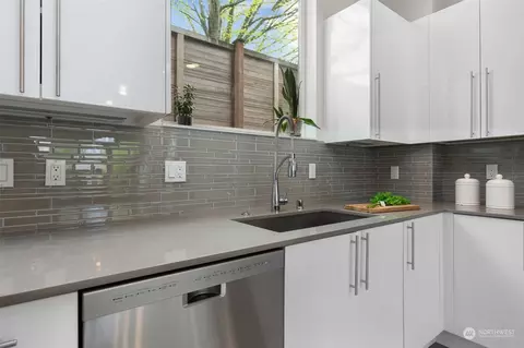Kitchen - 1104 10th Ave E, Seattle, WA 98102 photo 6 of 7
